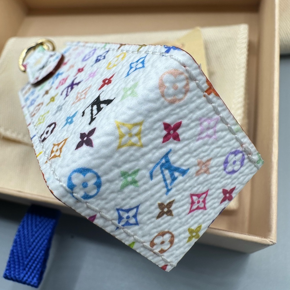 SOLD
Louis Vuitton x Takashi Murakami lipstick holder - Picture 3 of 8